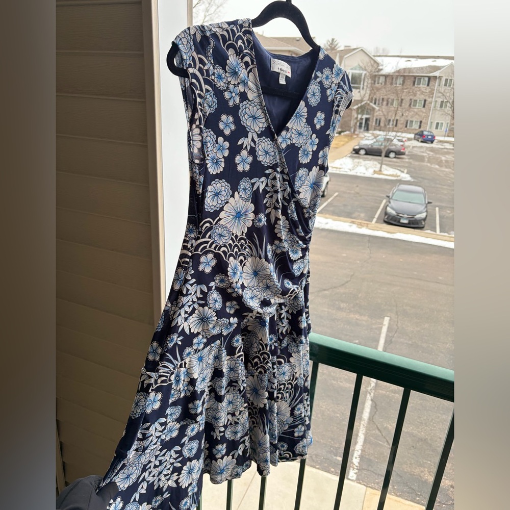 🆕Signature by Robbie Bee Blue Floral Faux Wrap Dress Petite Small PS Ruffle Midi - Picture 5 of 16
